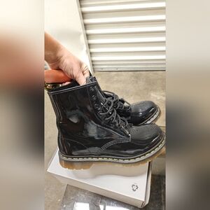 Size 10 patent leather dr marten boots